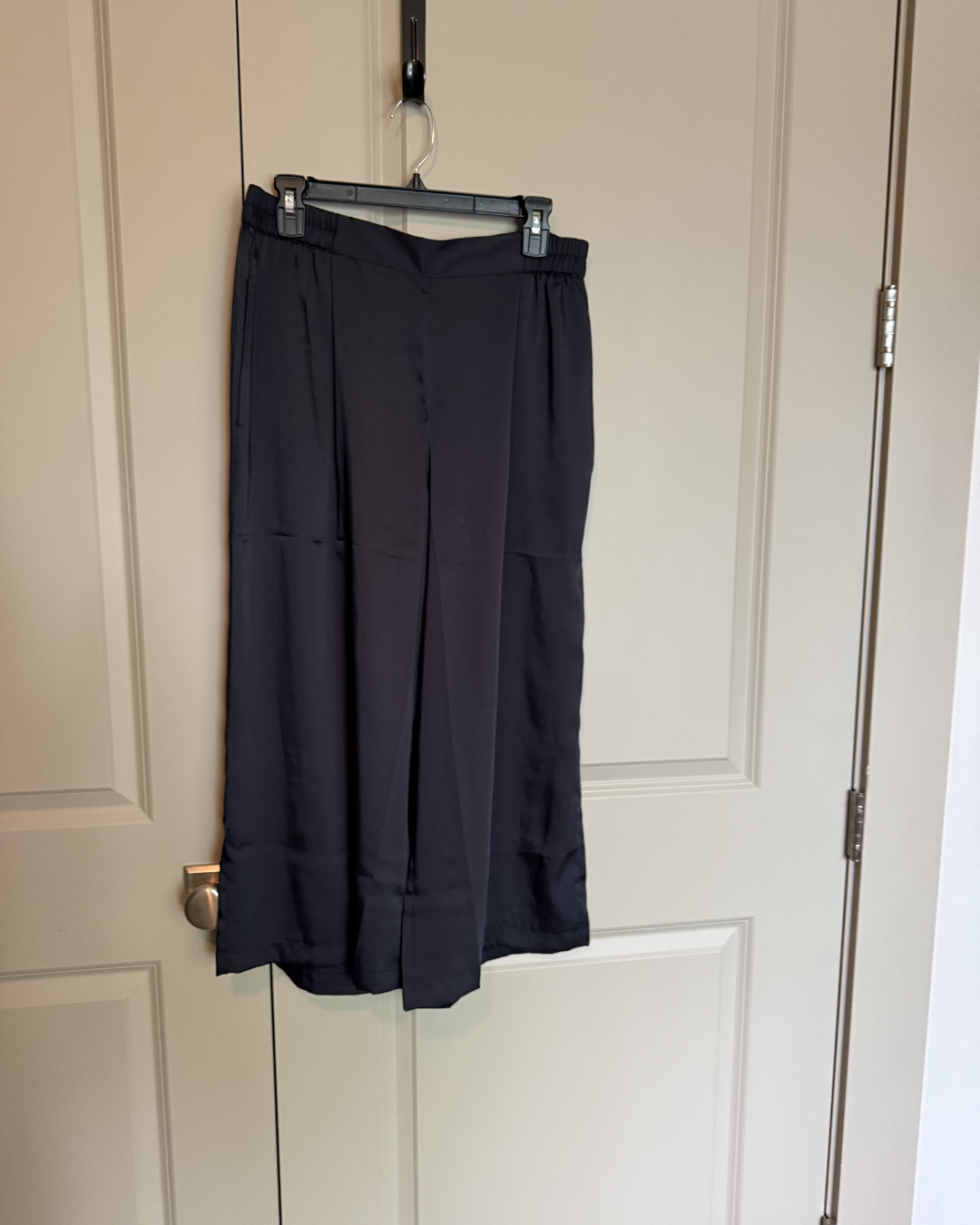 MED/LARGE Black DKNY Wide Leg Crop Pants — Pre-Owned