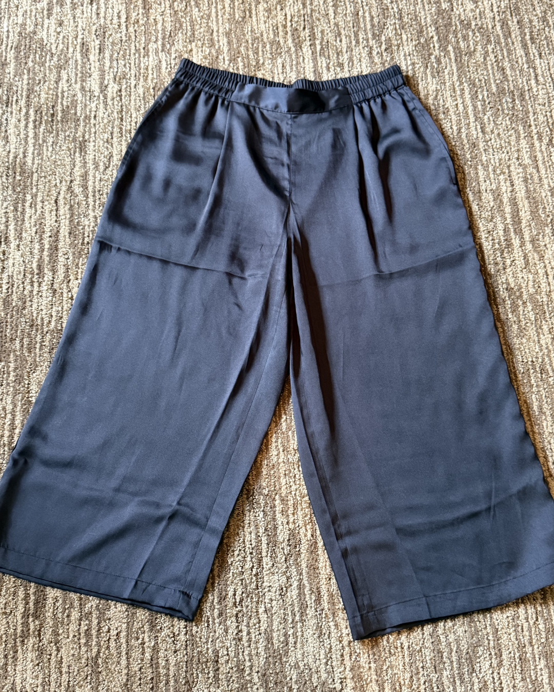 MED/LARGE Black DKNY Wide Leg Crop Pants — Pre-Owned