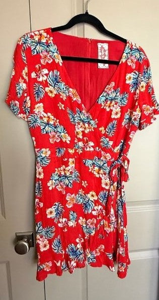 Sadie & Sage Red Floral Wrap Dress – Size Large